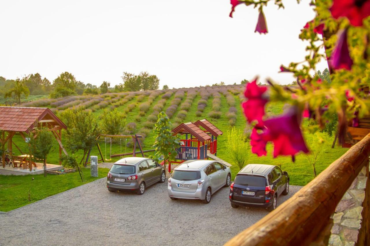 Lavanda Farm Apartmani Rakovica Exterior foto